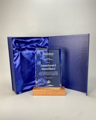 🌿Jedinečné spojenie dreva a skla v krásnej trofeji, ktorá zaujme na prvý pohľad🌿...